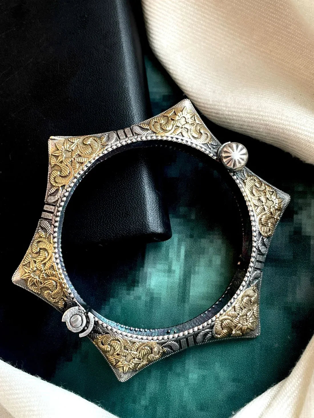 Antique Oxidized Swan Motif Openable Kada