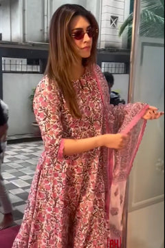 Noor Gulabi Anarkali Set