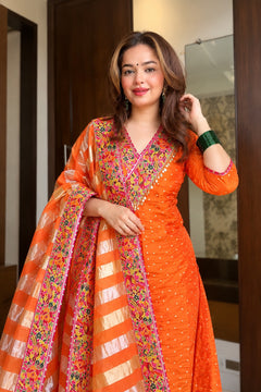 Kesari Gulab Embroidered Kurta Set