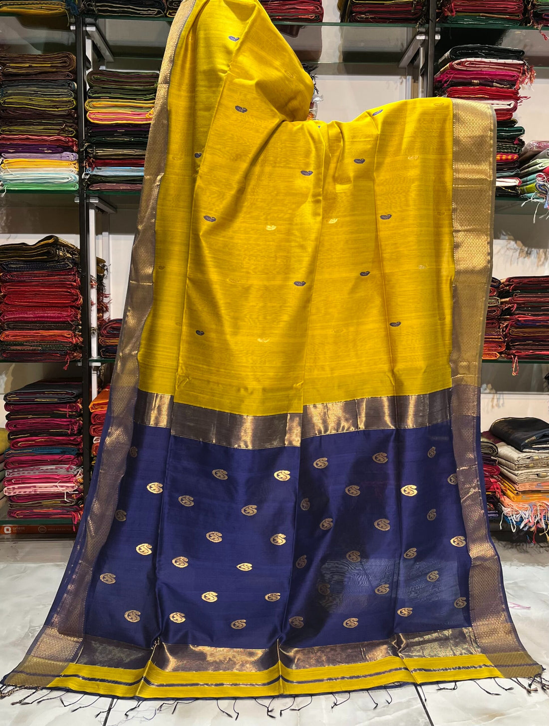 Ashthdhara Maheshwari Keri Zari Buti Saree