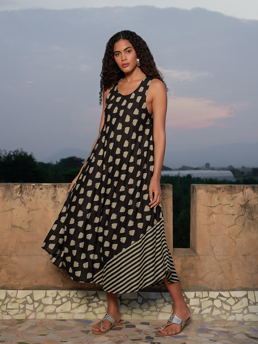 Morocco Sleeveless Black White Dress