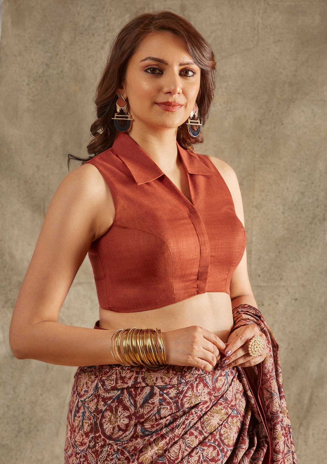 Sleeveless cotton blouse for women