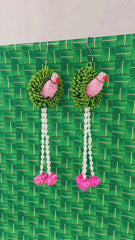 palm leaf parrot decor