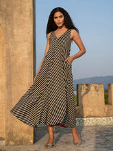 lightweight v-neck maxi dress that doesn't cling