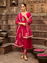 Organza Pink Dupatta Featuring Delicate Lace Work