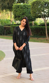 Women’s Black Cotton Ikat V-Neck Kurta