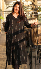 Women’s black V-neck kurta
