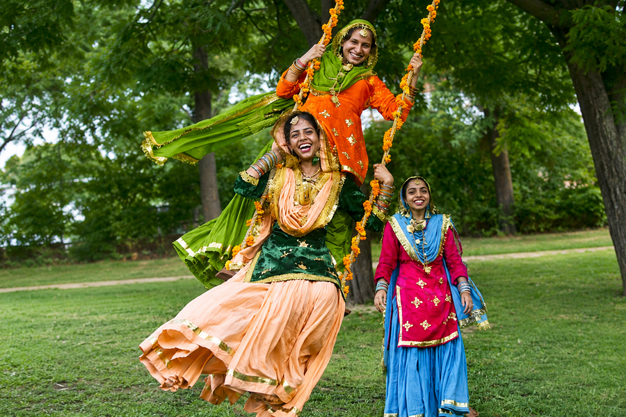 7 Elegant Hariyali Teej Outfits in the Shade of Green