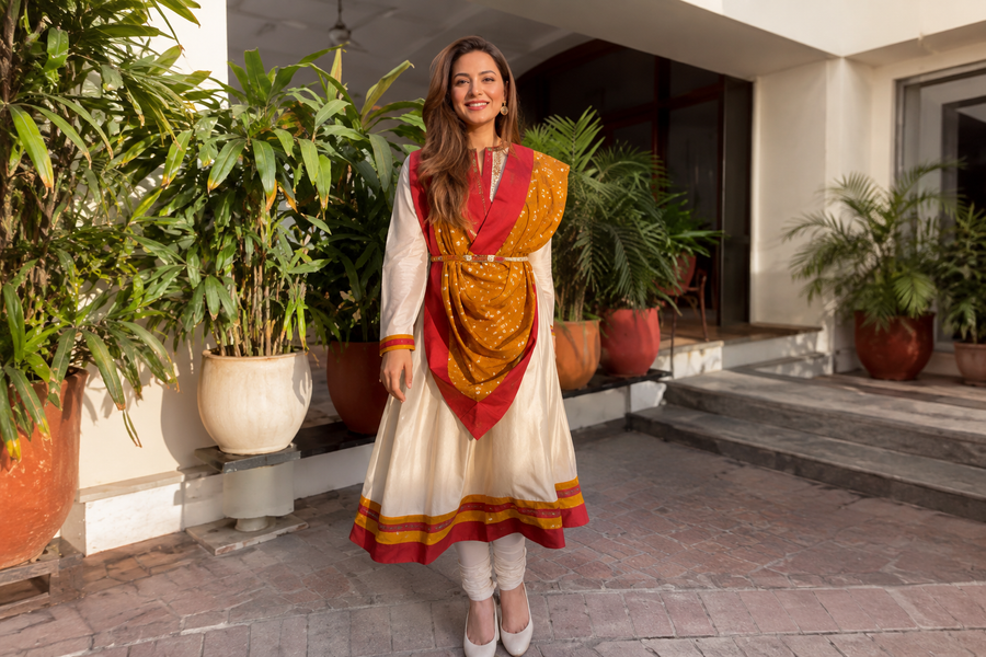 How to style a dupatta with a simple kurta