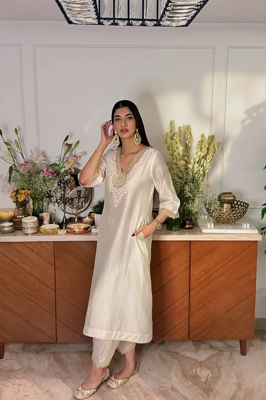 Women's Outfits for Diwali Parties: The Ultimate Style Guide for a Festive Season Full of Glamour