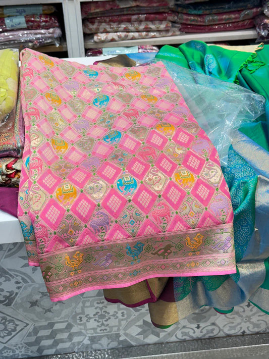 Shaded Pink Georgette Woven Bandhej Patola Saree 800