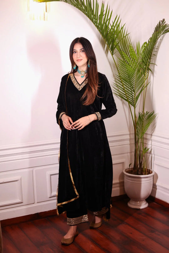 Shahi Siyah Velvet Embroidered Suit Set