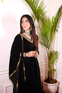 Shahi Siyah Velvet Embroidered Suit Set