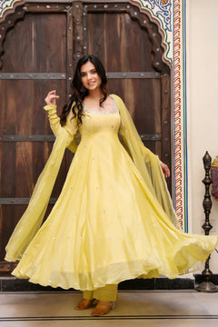 Kanchan Riwaayat Embroidered Set