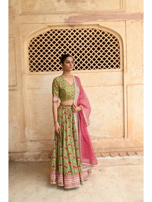 Gulabi Aangan floral Lehenga Set