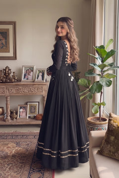 Inaya Black Mirror Anarkali