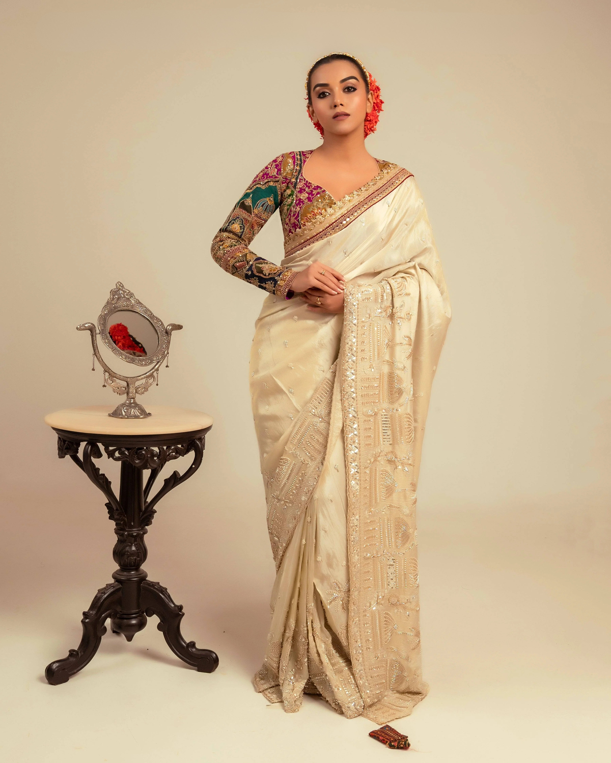 Ivory White Viscose Tissu desginer  Saree with  Blouse