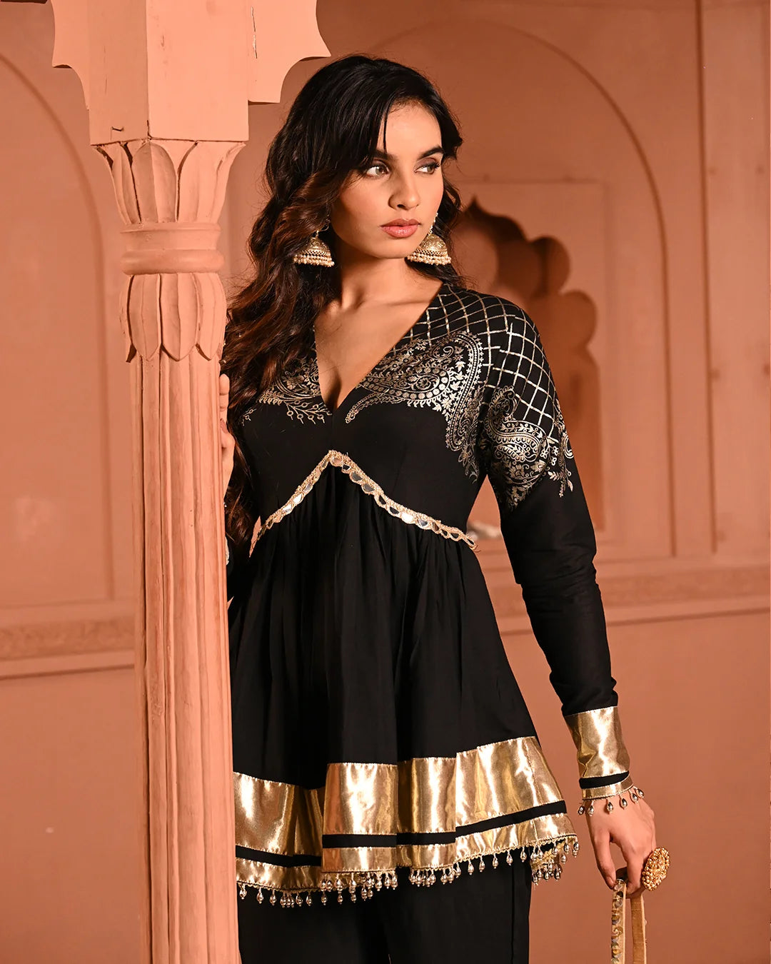 Siyah Sunehri Darbar Sharara Set