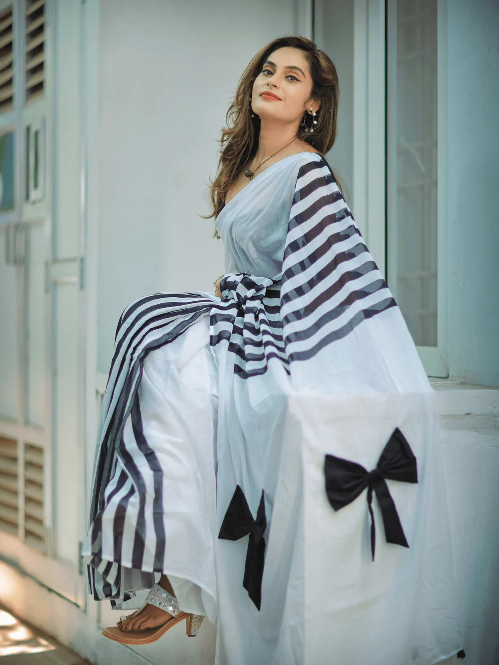 Drama Queen white and black  (Pure Mul Cotton Saree)