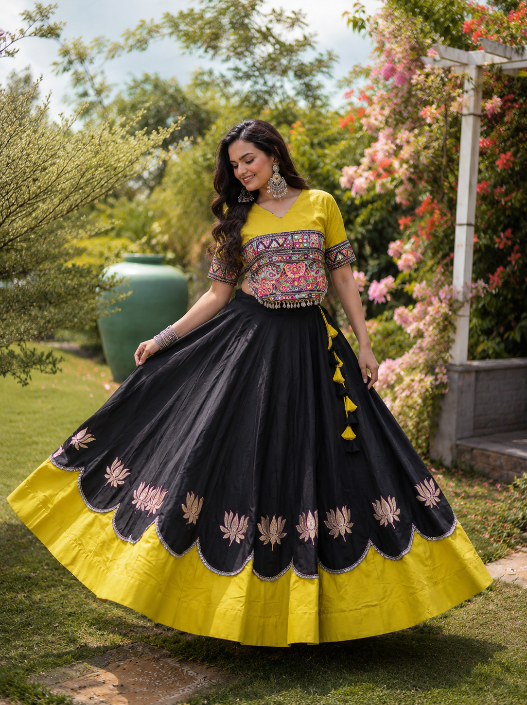 Raas Rang Kutchi Gamthi Navratri Lehenga Set