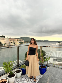 Relaxed beige dress