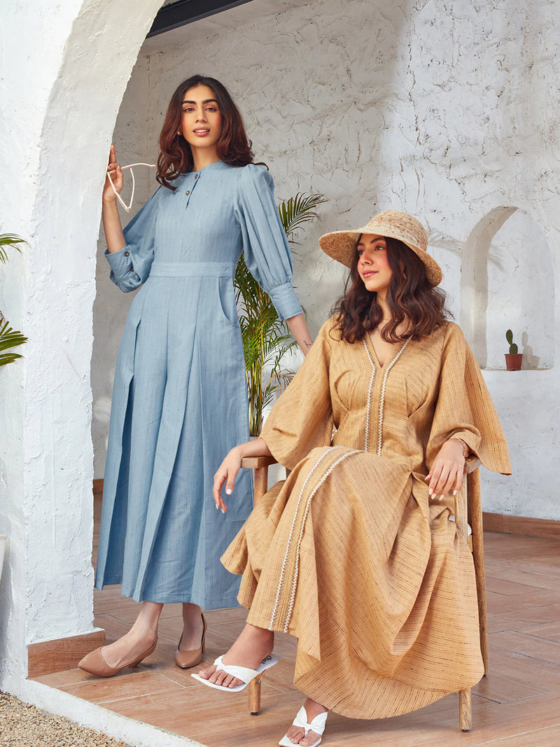 V-neck and Lace collar dress