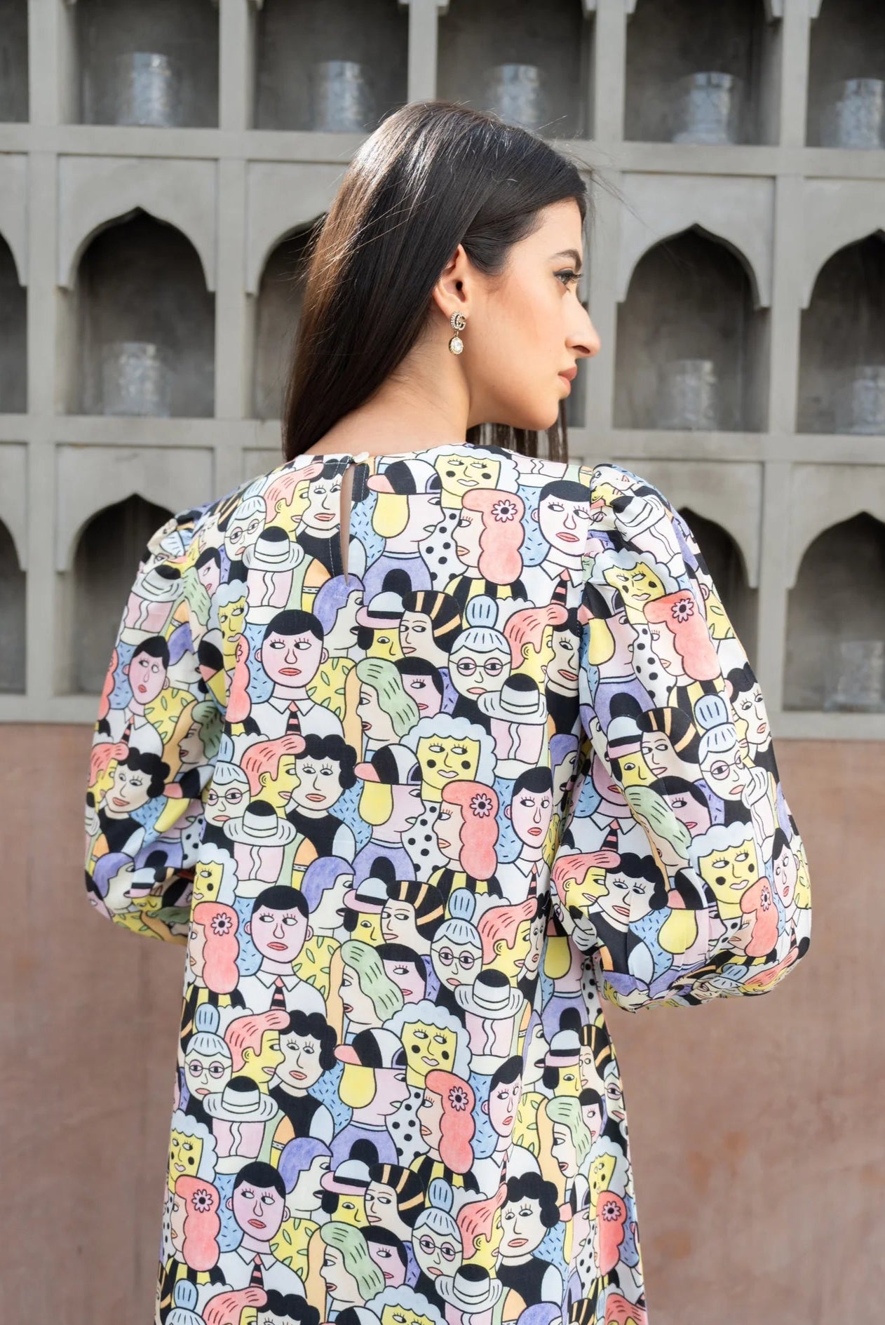 bold vacation outfit