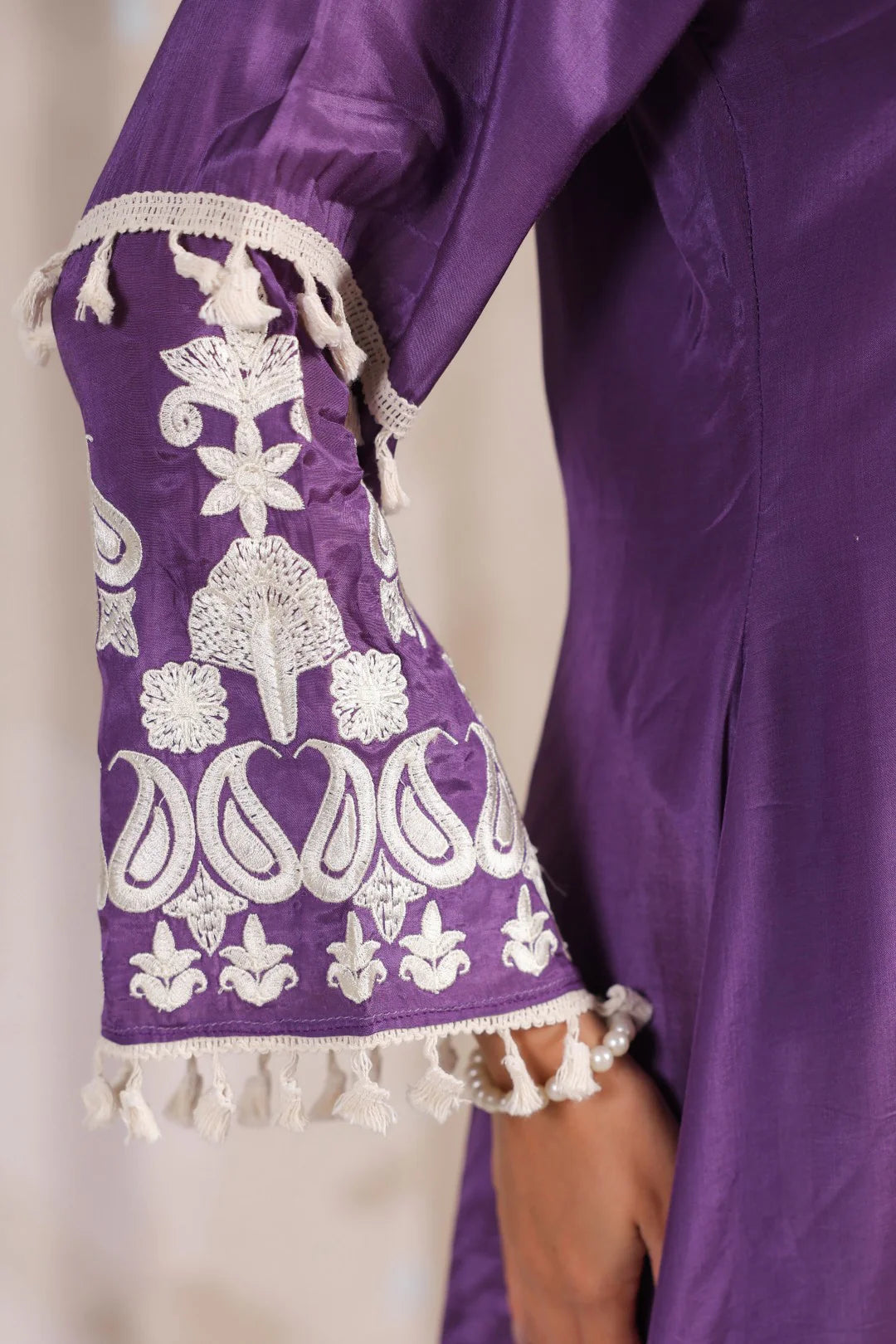 Helio Chinon Embroidered Kurta Pant Set