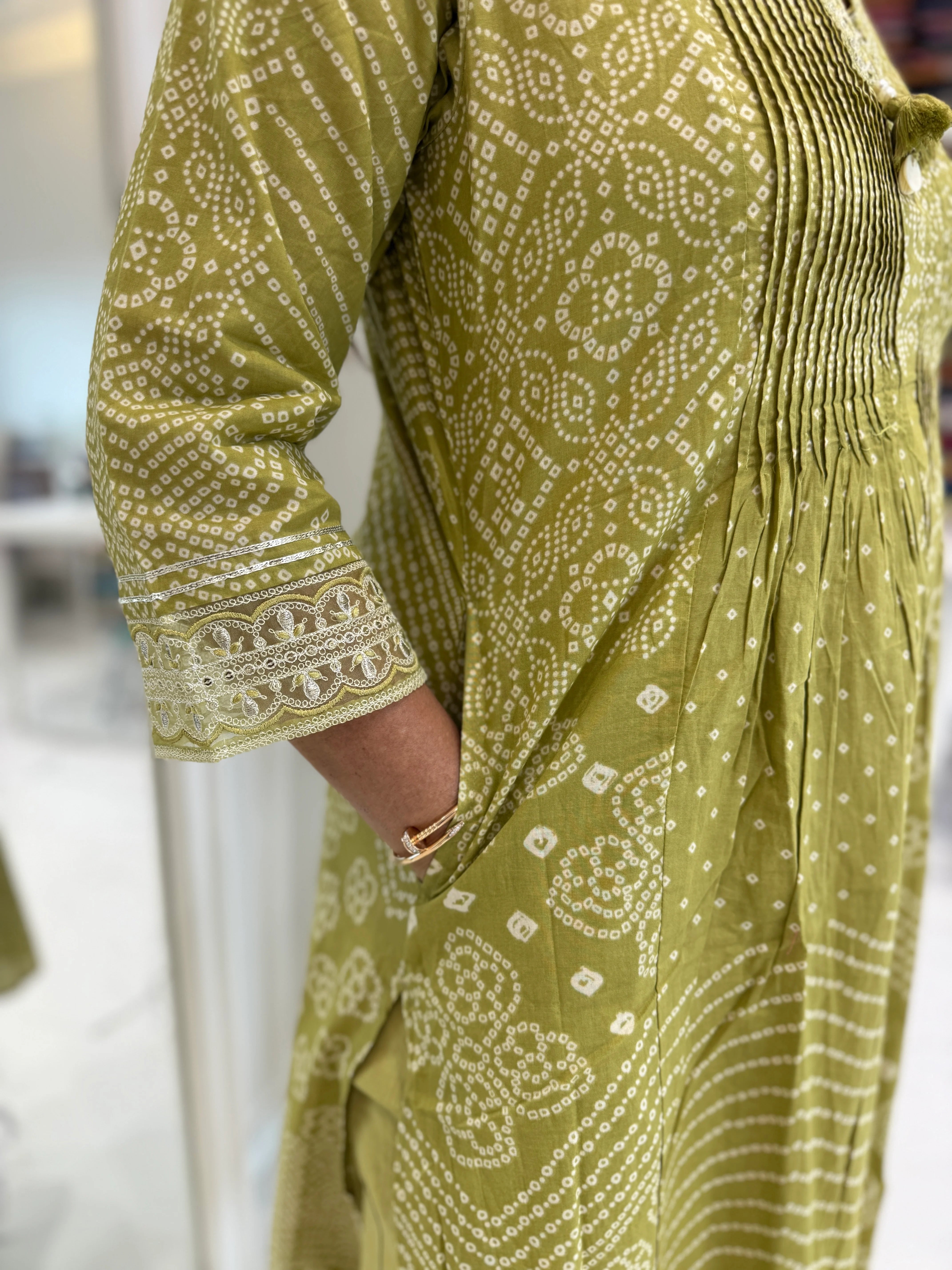Stylish Rang Bandhej Set