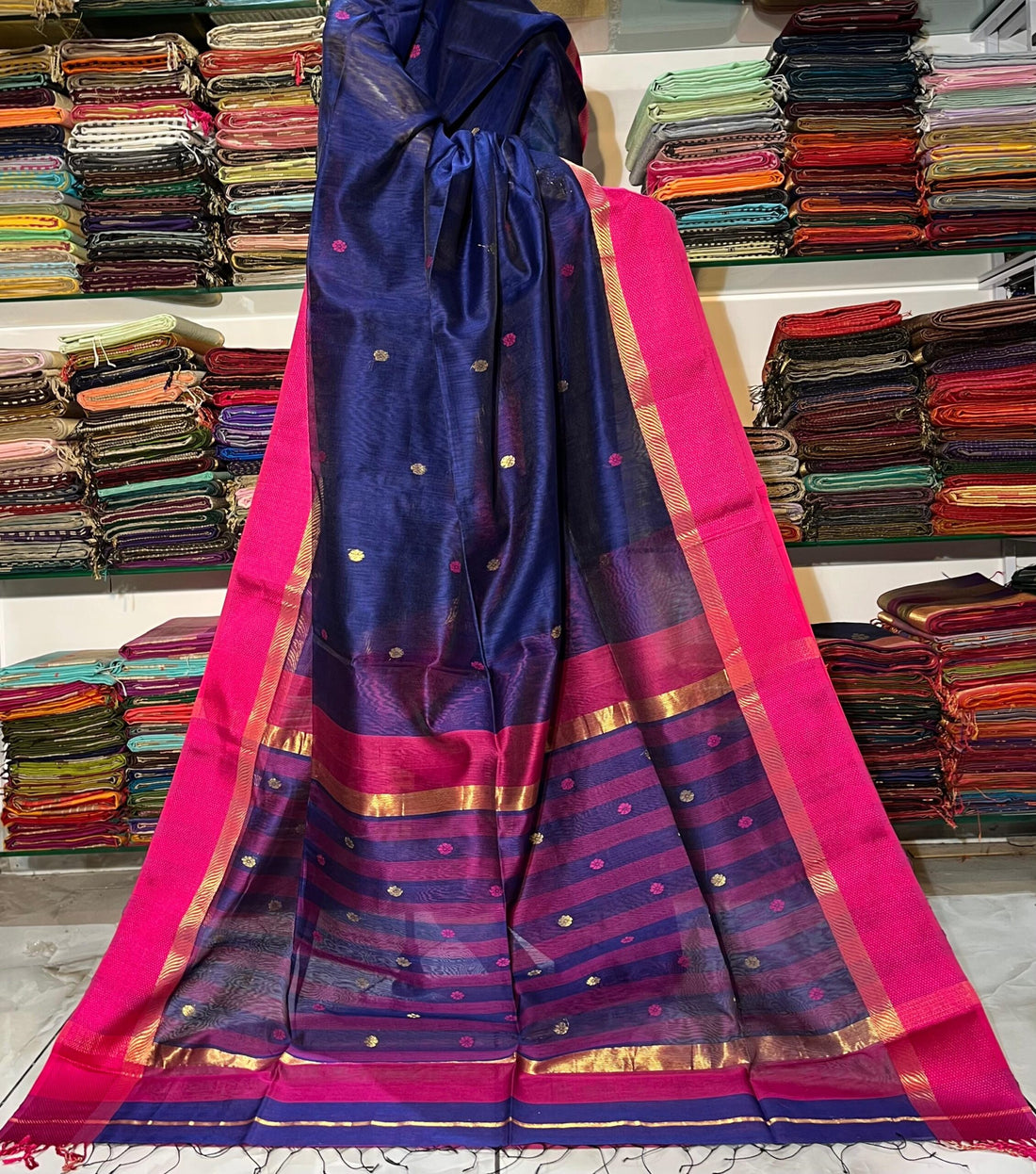Nayantara Maheshwari Kali Border Buti Saree