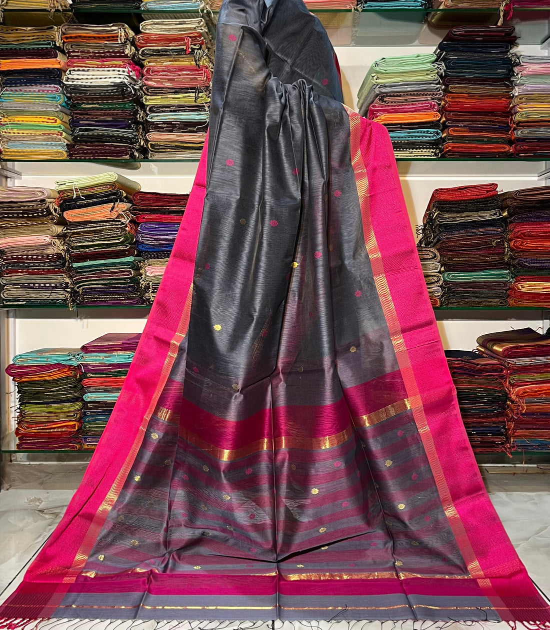 Nayantara Maheshwari Kali Border Buti Saree