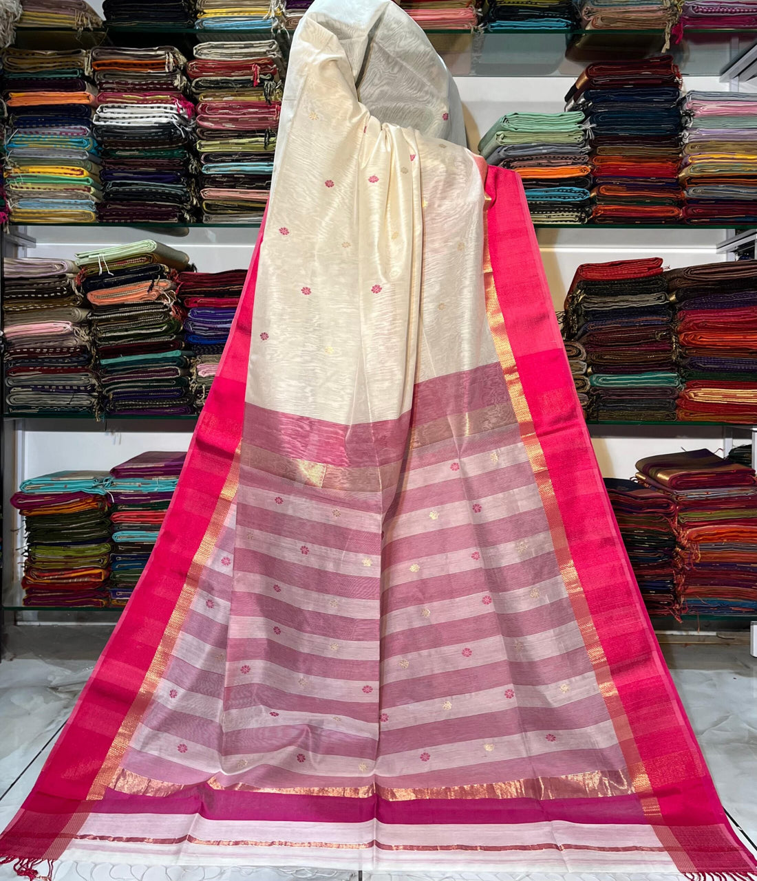 Nayantara Maheshwari Kali Border Buti Saree