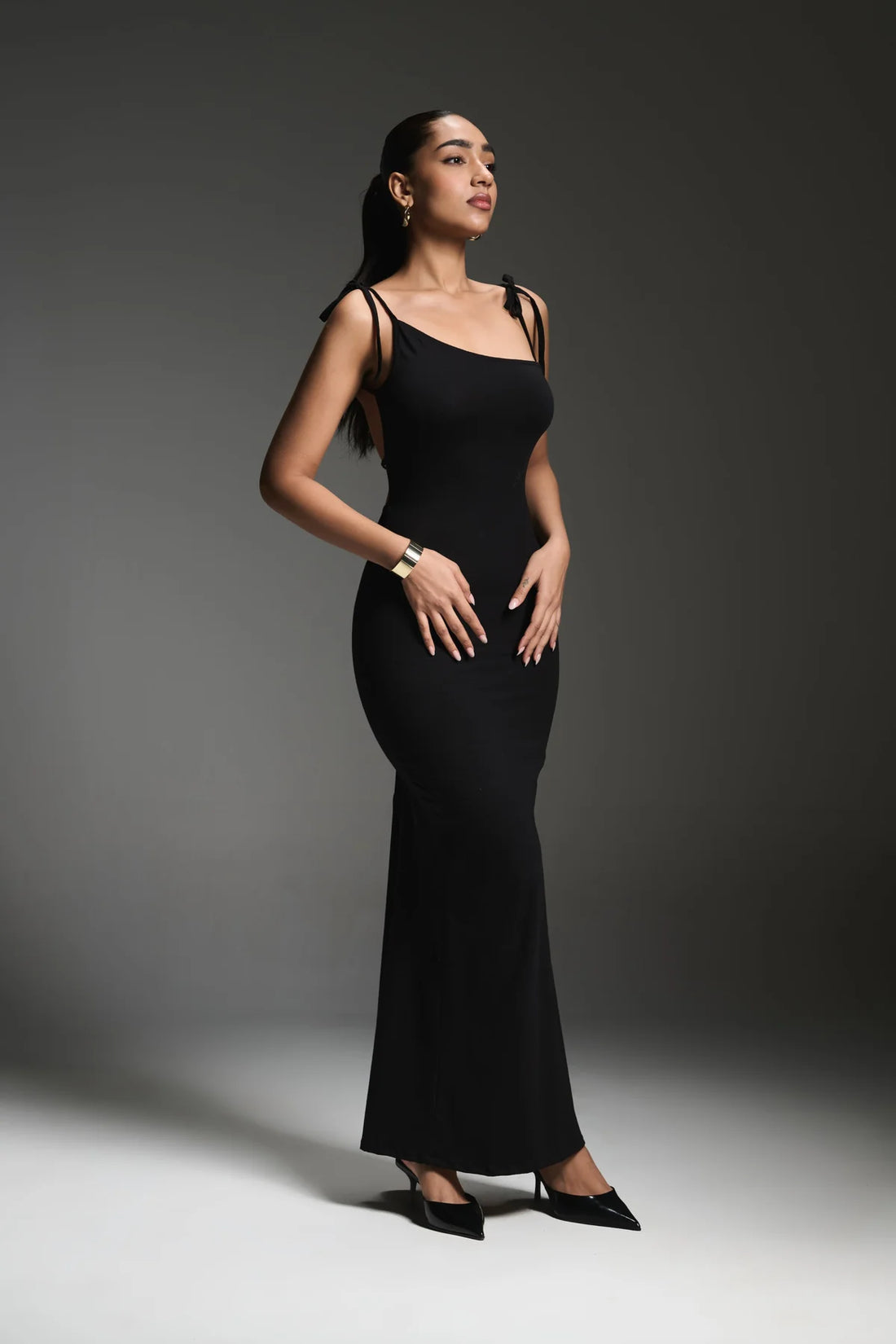 Dress with shoulder ties