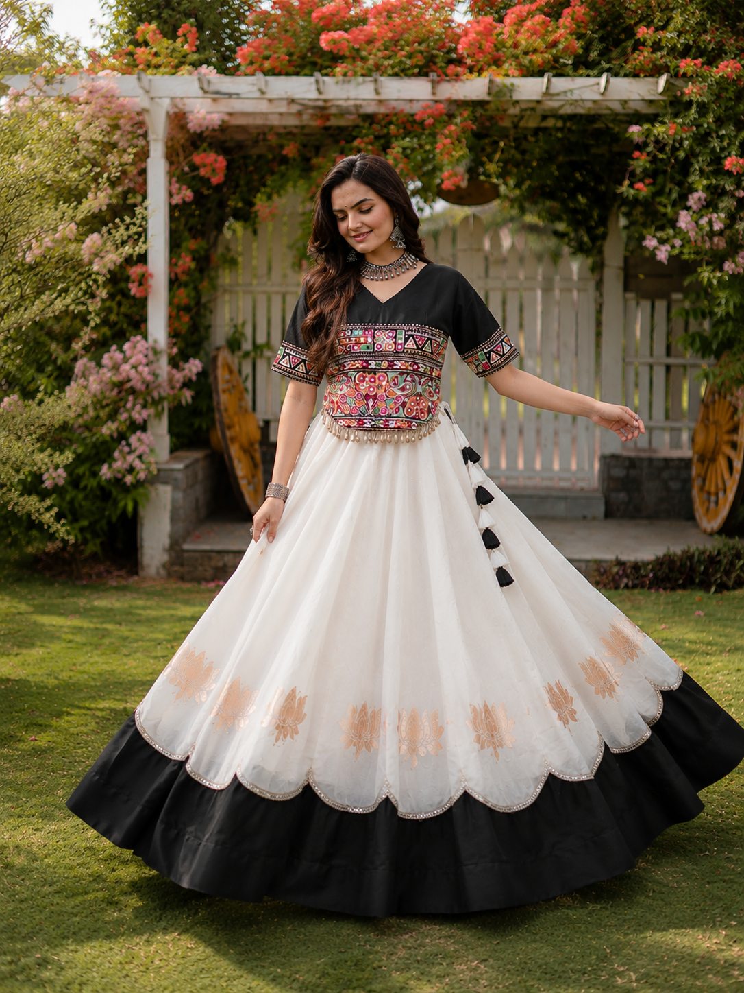 Raas Rang Kutchi Gamthi Navratri Lehenga Set