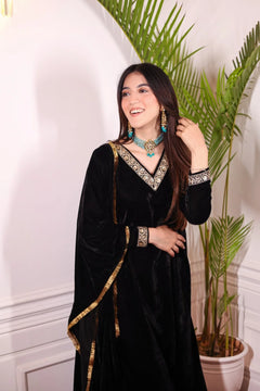 Shahi Siyah Velvet Embroidered Suit Set
