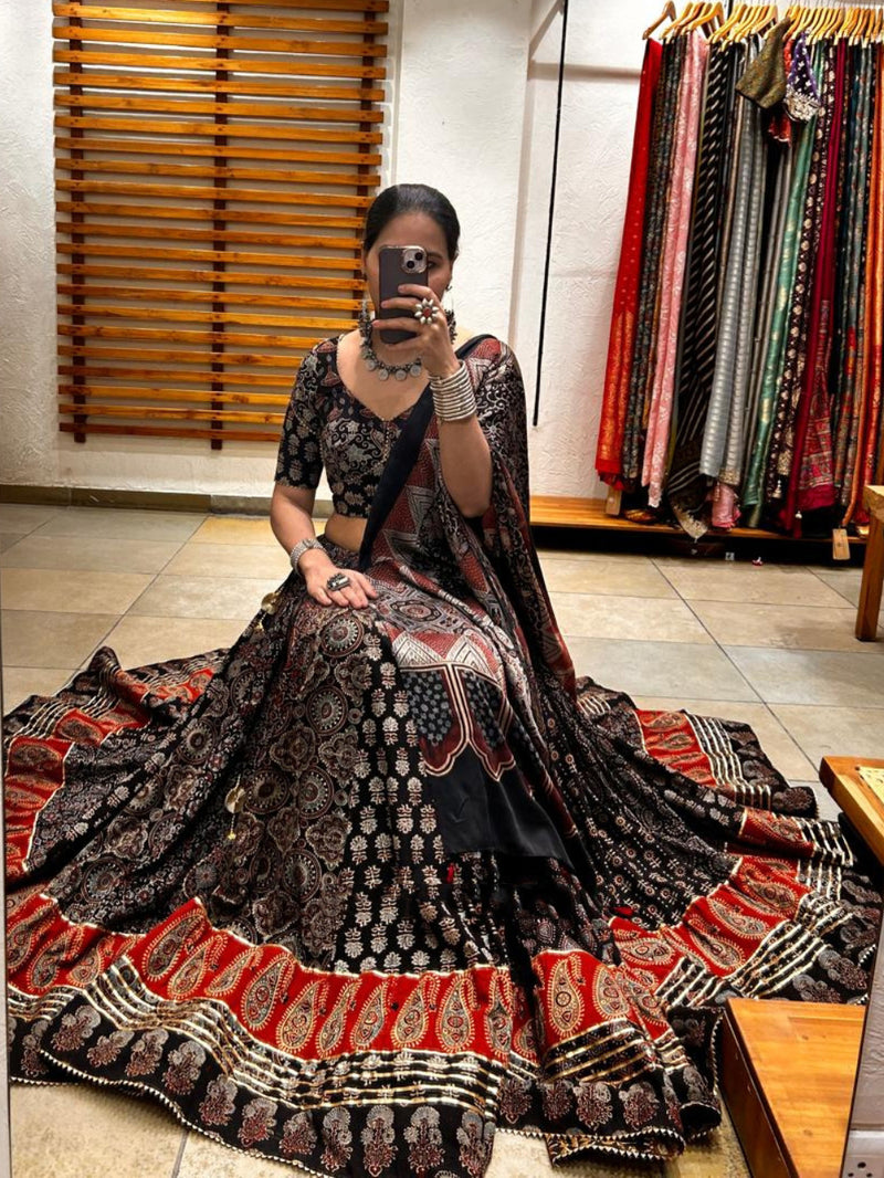 women’s Navratri crop top skirt