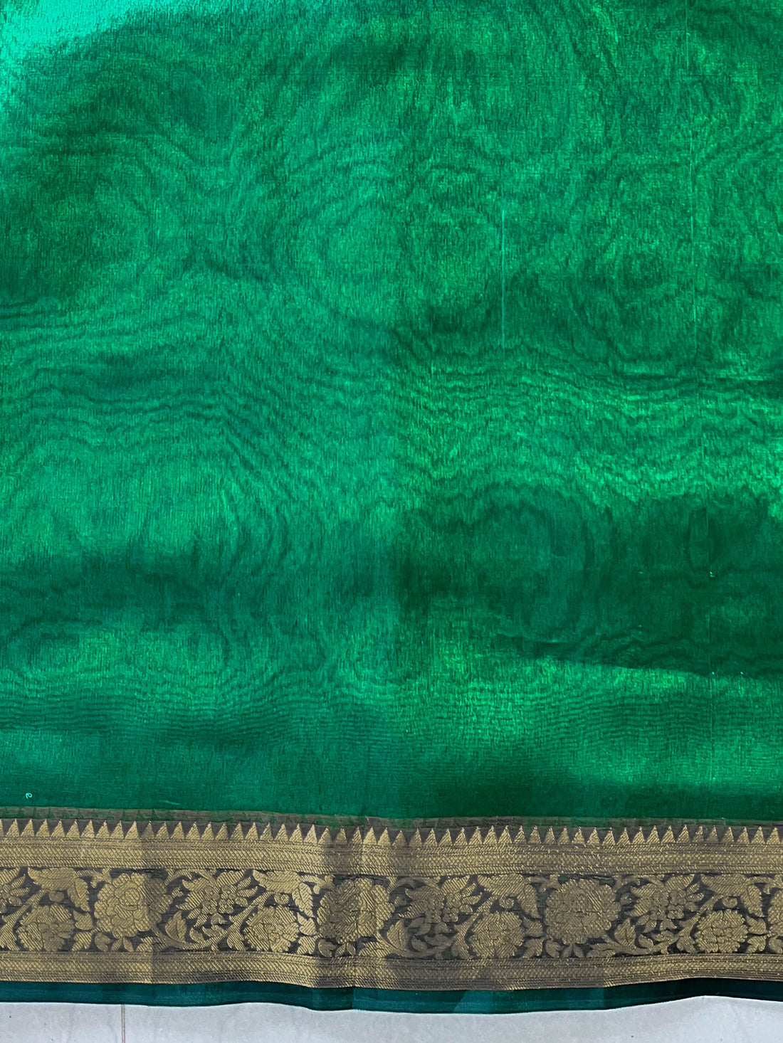 Banarasee Handwoven Green Tissue Saree