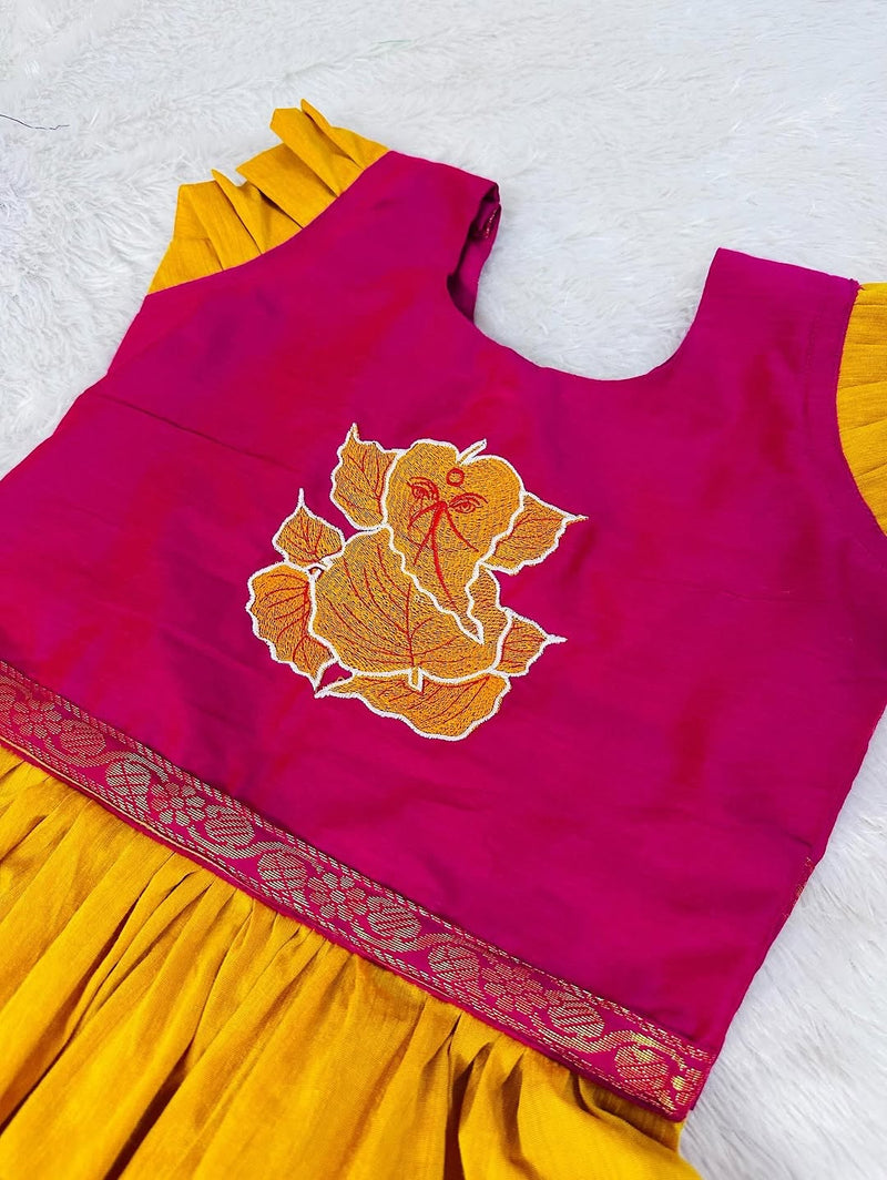Embroidered Paithani set for kids