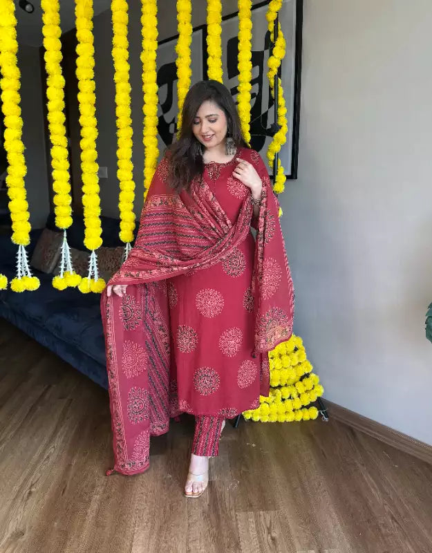 Cotton suit with side pockets