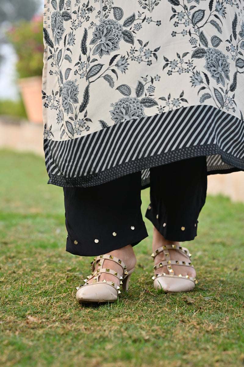 Monochrome ethnic wear