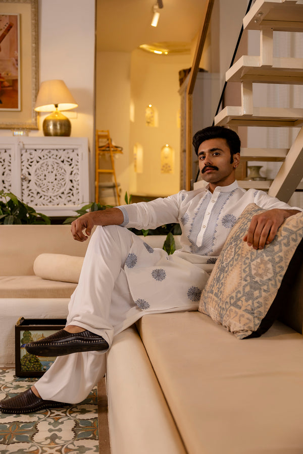 Lightweight kurta for all seasons