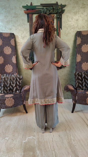 Gold border detailing kurta pant set