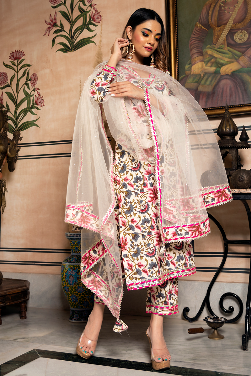 Cotton kurta with lace detailing