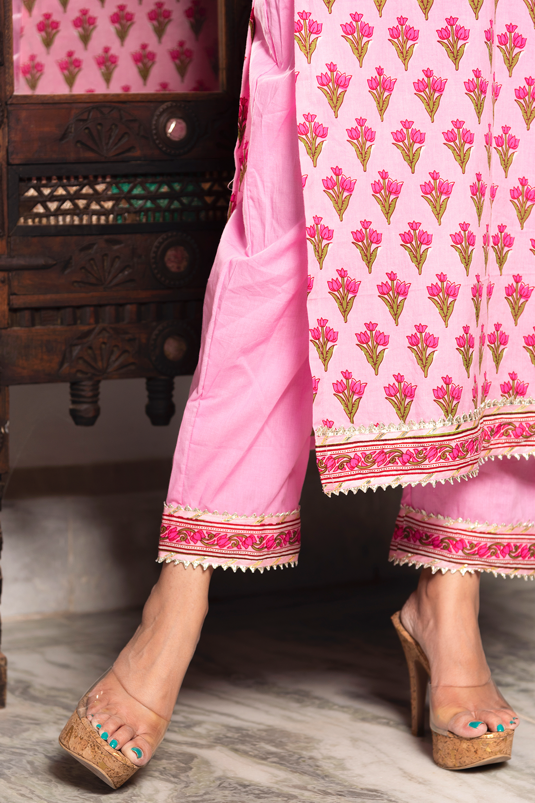Pink cotton kurta with printed design