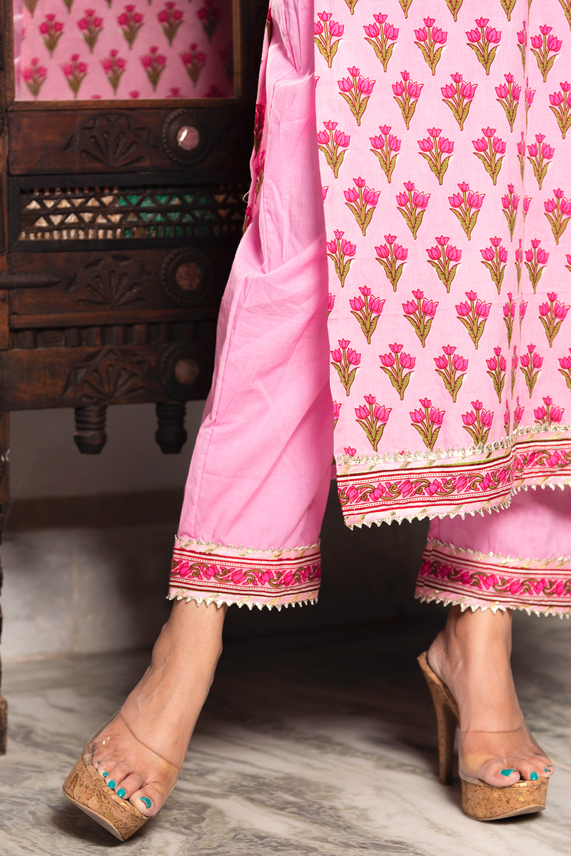 Pink cotton kurta with printed design