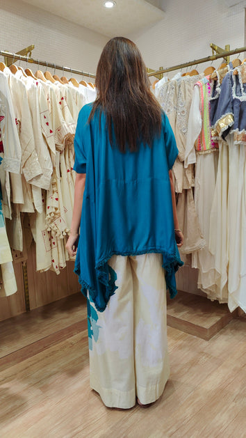 relaxed travel outfit