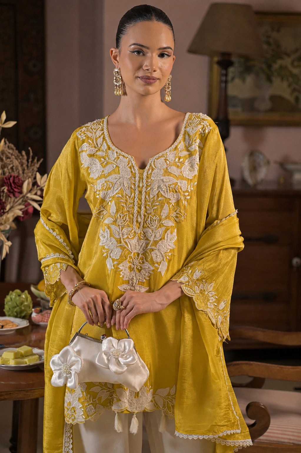 Kashvi Sunehri Embroidered Farshi Set