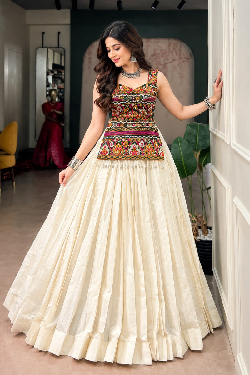 Riwaayat Royale Ivory Lehenga