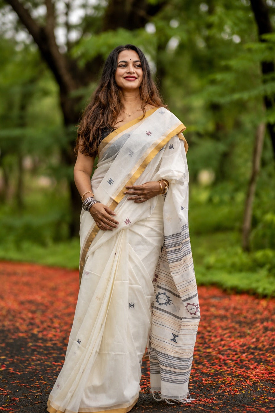 Ivory Grace Handloom Saree