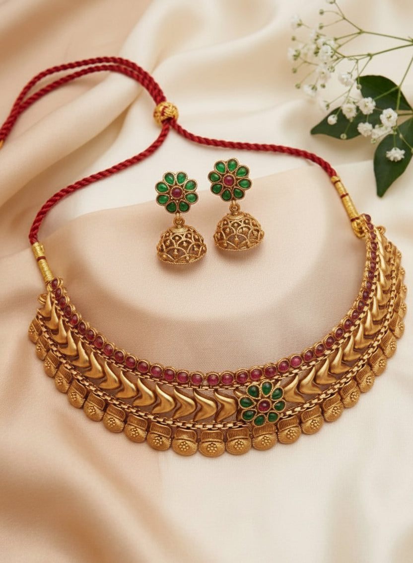 Maharashtrian Paramparik Thushi With Earrings